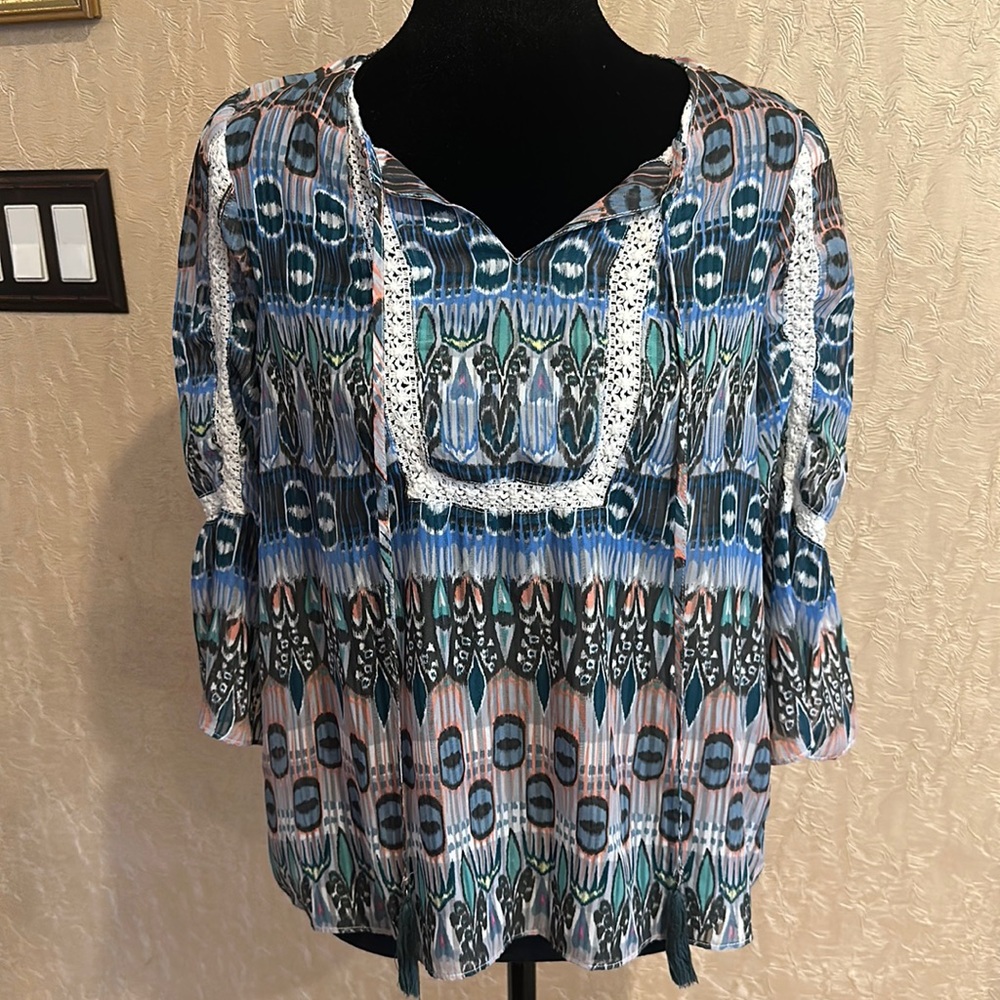 Jessica Simpson flowy blouse top